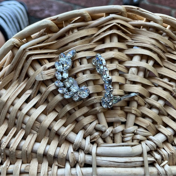 Vintage Weiss Co Rhinestone Ear Climber Clip On Earrings - Picture 3 of 4